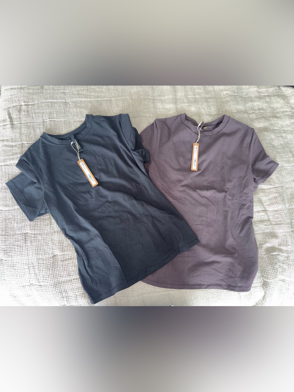 SKIMS Fits Everybody T shirt Black and brown